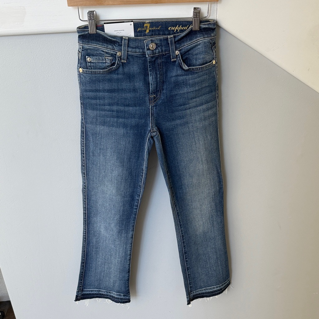 7 For All Mankind Women's Blue Jeans. Cropped Boot